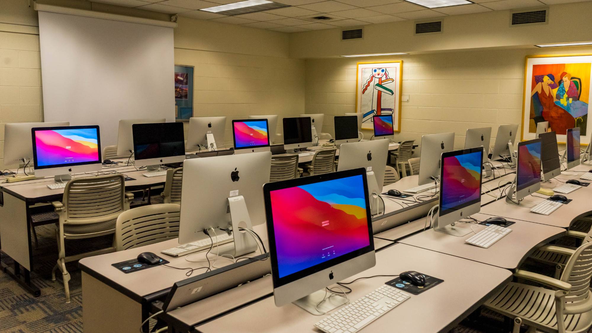 Full room of computers in Lab 112